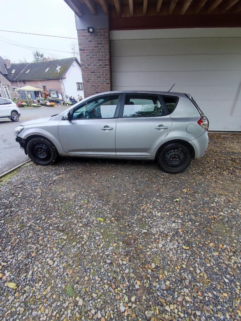 Vends Kia pour pièces, Autos, Argent ou Gris, Achat, Boîte manuelle, 5 portes