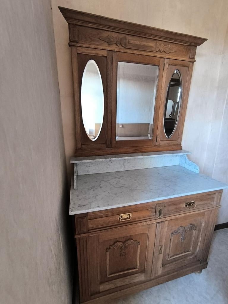 Commode avec miroirs, Enlèvement