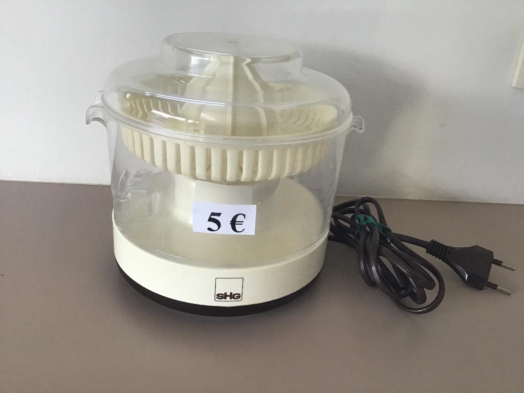 presse-agrumes en bon état pour seulement 5 euros, Enlèvement ou Envoi, Comme neuf, Presse-agrume