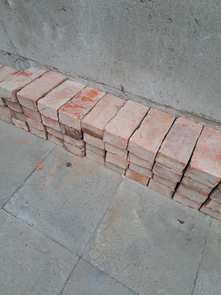 Oude gekuiste bakstenen, Enlèvement, Briques