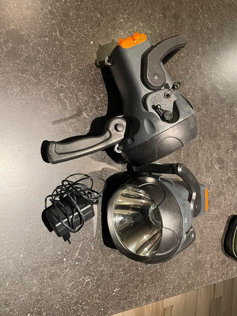 Twee zaklampen lion, Caravans en Kamperen, Ophalen of Verzenden, Zo goed als nieuw