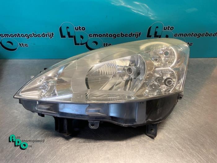 Koplamp links van een Peugeot Partner (Partner 08-), Gebruikt, -, -, Ophalen of Verzenden