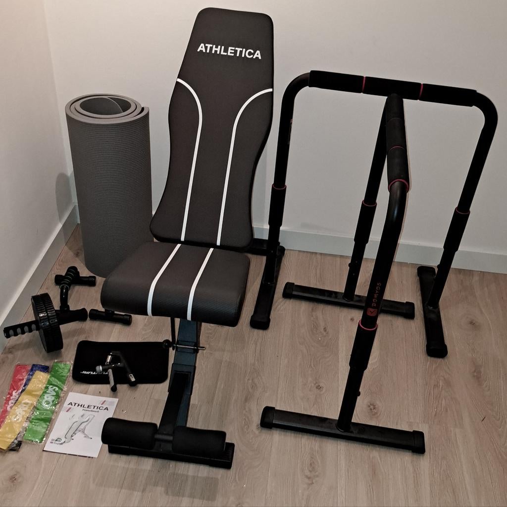 Lot d'équipements de fitness : banc, barres de trempage, tap, Enlèvement