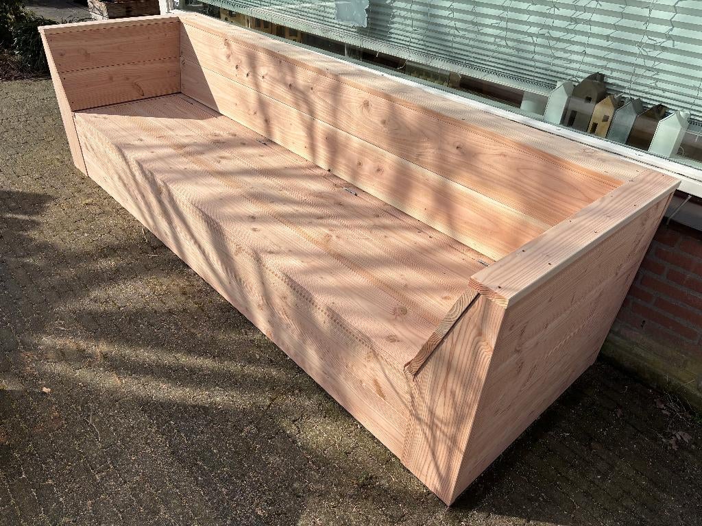 Loungebank met schuine armleuning van douglas of steigerhout, Ophalen, Nieuw, Hout