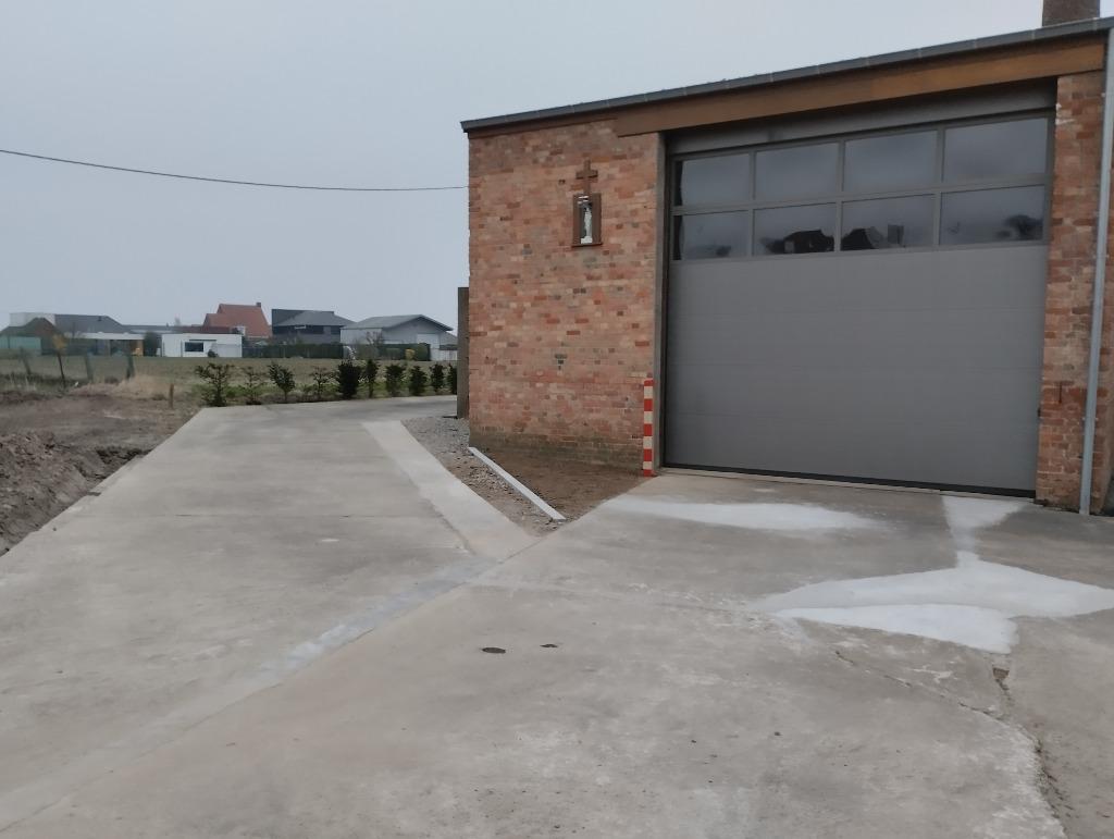 Ardooie, Te HUUR: Magazijn 140m² voor stalling mobilhomes, Caravans en Kamperen, Particulier