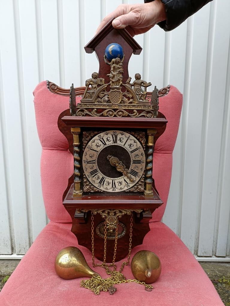 Houten wandklok, Ophalen