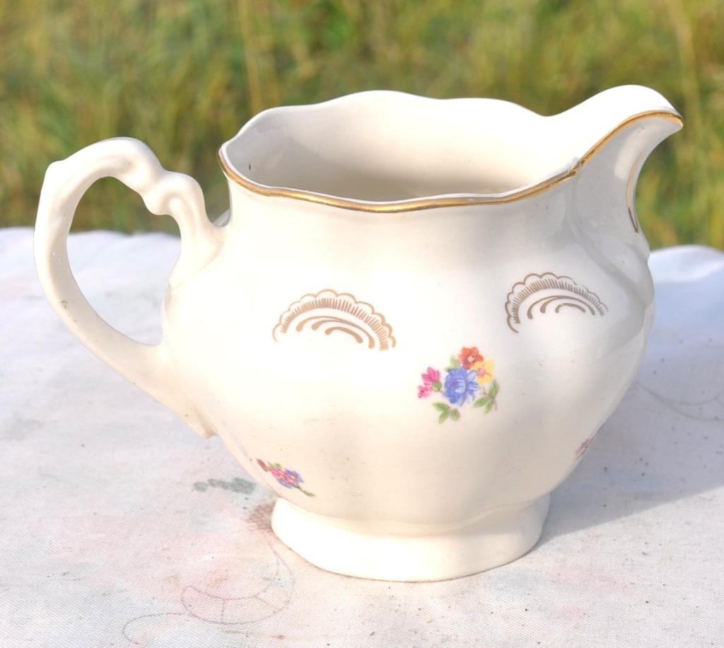 pot au lait porcelaine anglaise petite fleur, Enlèvement ou Envoi