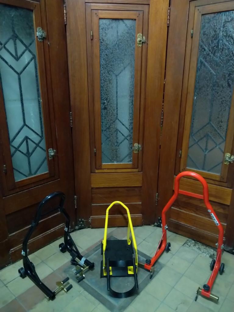 Draagrekken voor Motorfietsen in Belgische driekleur, Motoren, Accessoires | Overige, Ophalen