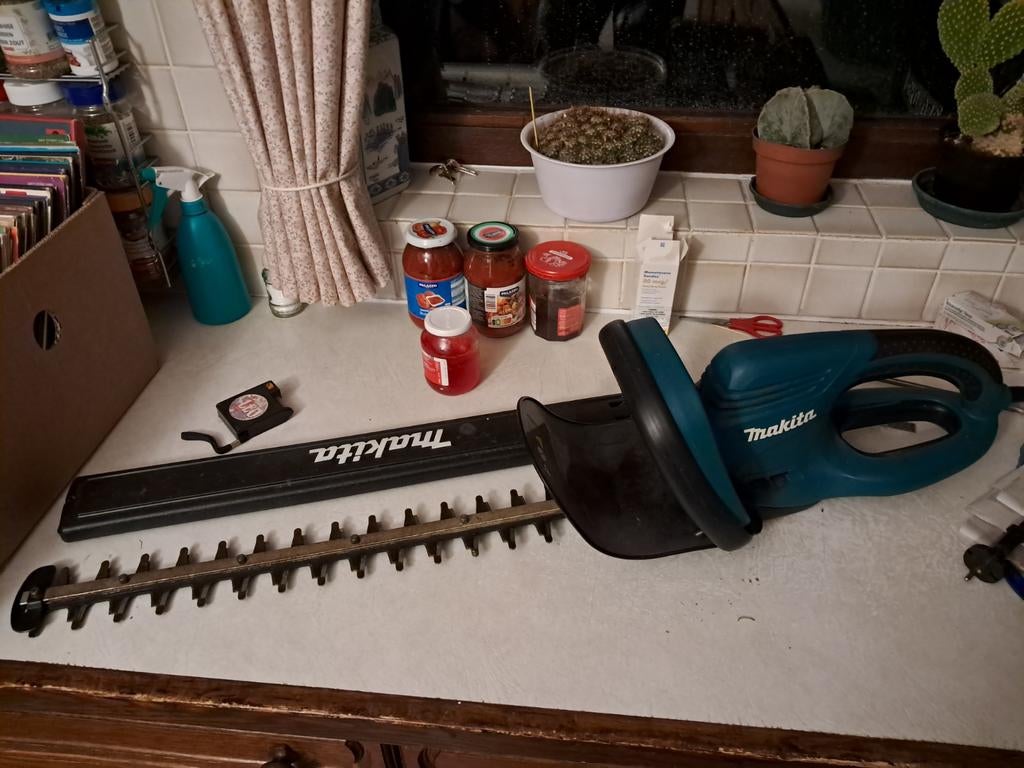 Makita UH5570 heggenschaar, Enlèvement