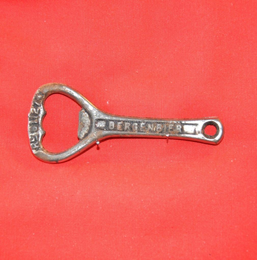 ancien decapsuleur en metal bergenbier (x2112)), Verzamelen, Biermerken, Ophalen of Verzenden, Gebruikt, Flesopener, Overige merken