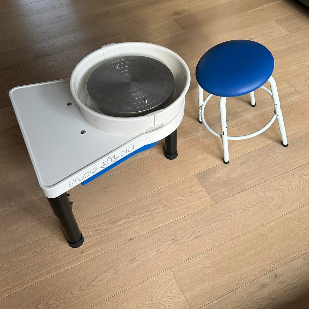 Te Huur: Shimpo RK-3E draaischijf met stoeltje, Hobby en Vrije tijd, Pottenbakken, Zo goed als nieuw, Ophalen