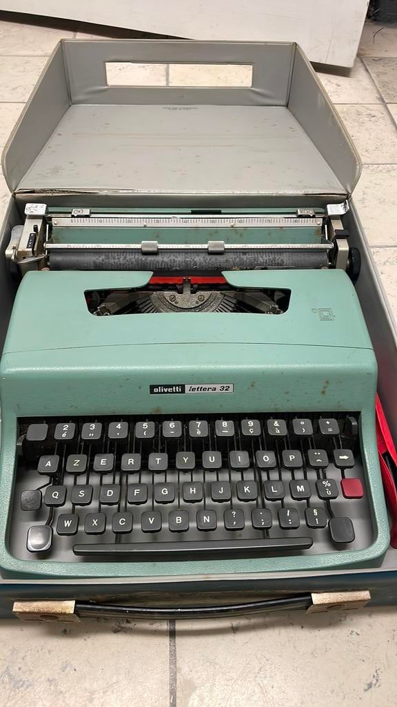 Olivetti lettera 32 typmachine in koffer, Diversen, Typemachines, Ophalen, Gebruikt