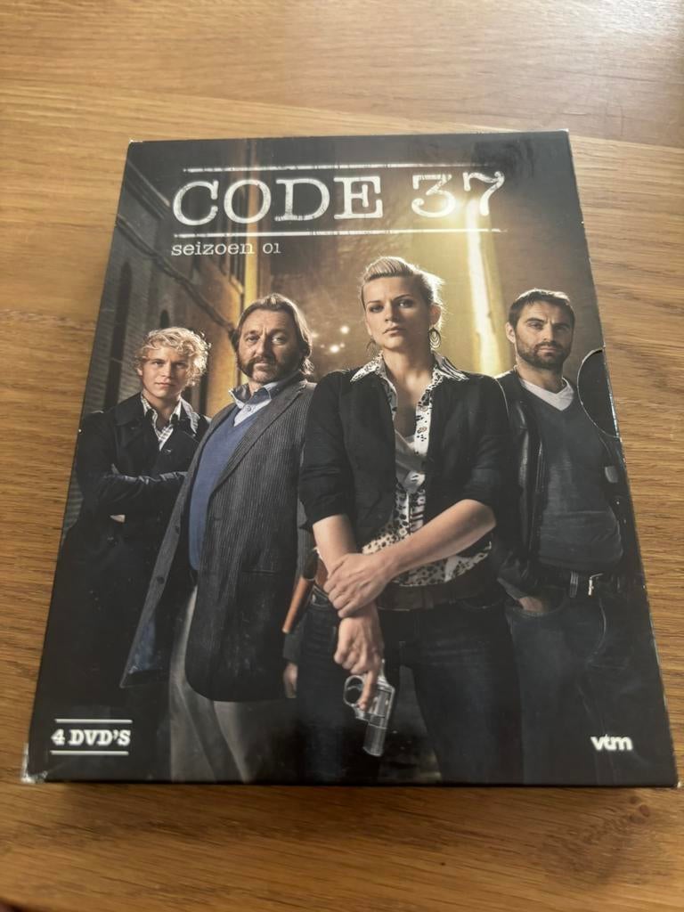 Code 37 seizoen 1, CD & DVD, DVD | TV & Séries télévisées, Non fictionnel, Coffret, Comme neuf, À partir de 16 ans