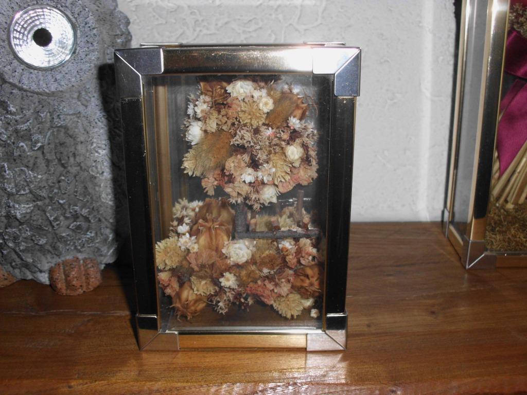 kastje met gedroogde bloemen h; 0,14 - br; 0,10, Enlèvement ou Envoi, Comme neuf