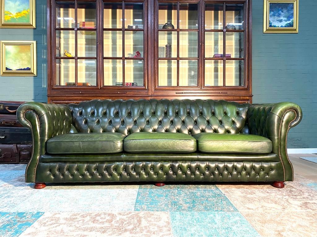 XL Chesterfield zetel antiek groen GRATIS GELEVERD, Maison & Meubles, Canapés | Repose-pieds & Poufs, Comme neuf, Cuir, Enlèvement ou Envoi