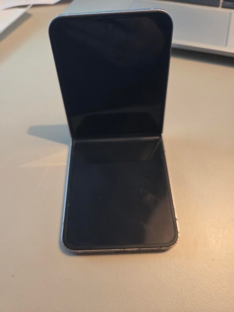 Samsung Z flip 6 256 go sous garantie !, Telecommunicatie, Mobiele telefoons | Samsung