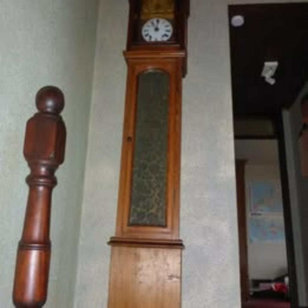 Horloge ancienne sur pied, Enlèvement