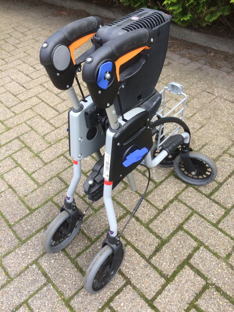 Nieuwe lichtgewicht rollator, Ophalen, Lichtgewicht, Zo goed als nieuw