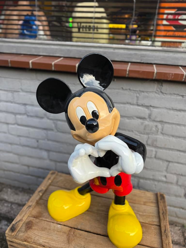 Mickey Mouse beeld met Hartje, Ophalen, Mickey Mouse, Zo goed als nieuw, Beeldje of Figuurtje