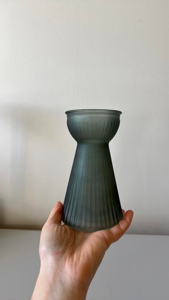 Matgroene glazen vaas, Ophalen