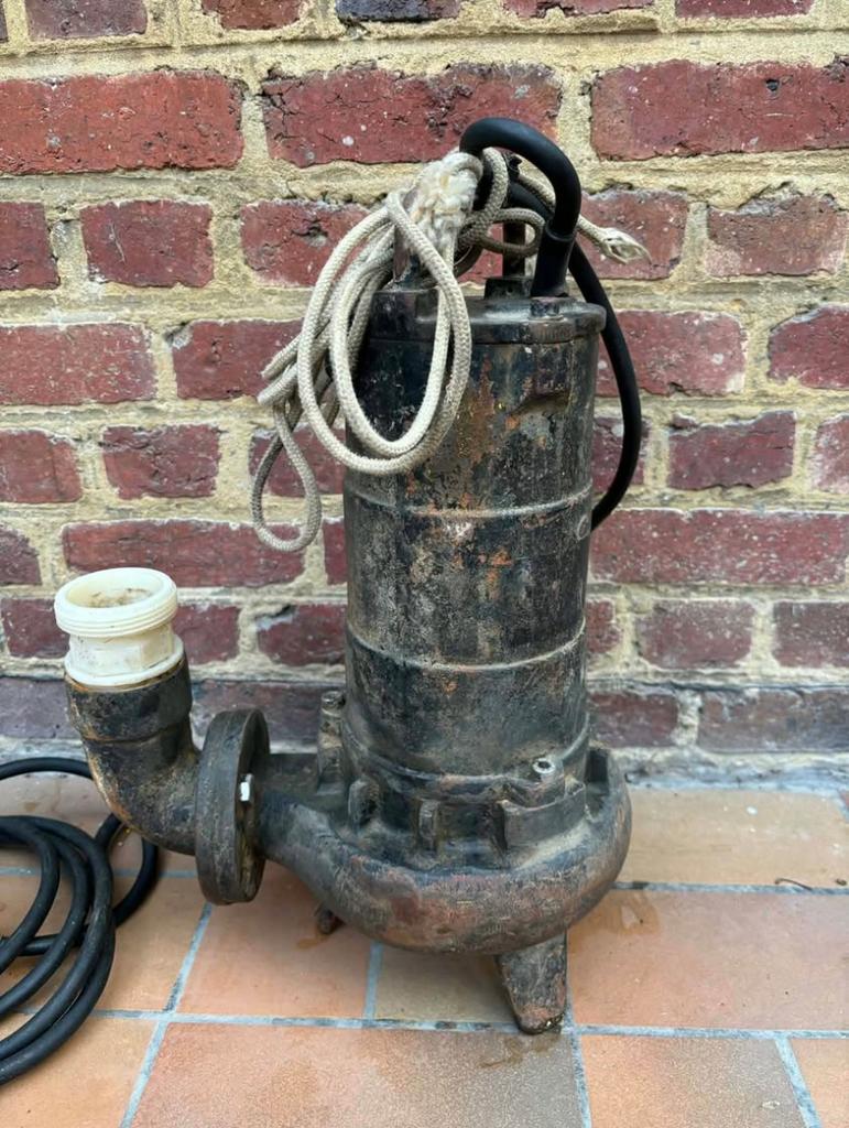 Pompe à eau CAPRARI, Enlèvement, Comme neuf