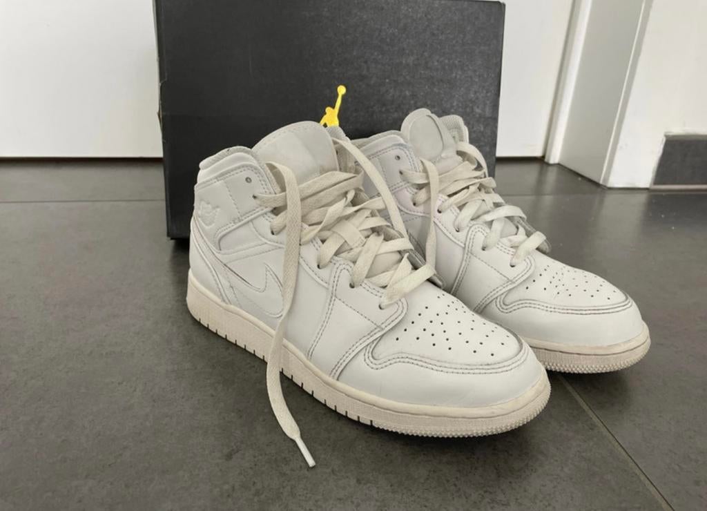 Nike Air Jordan Mid blanc, Sneakers et Baskets, Comme neuf, Enlèvement, Blanc