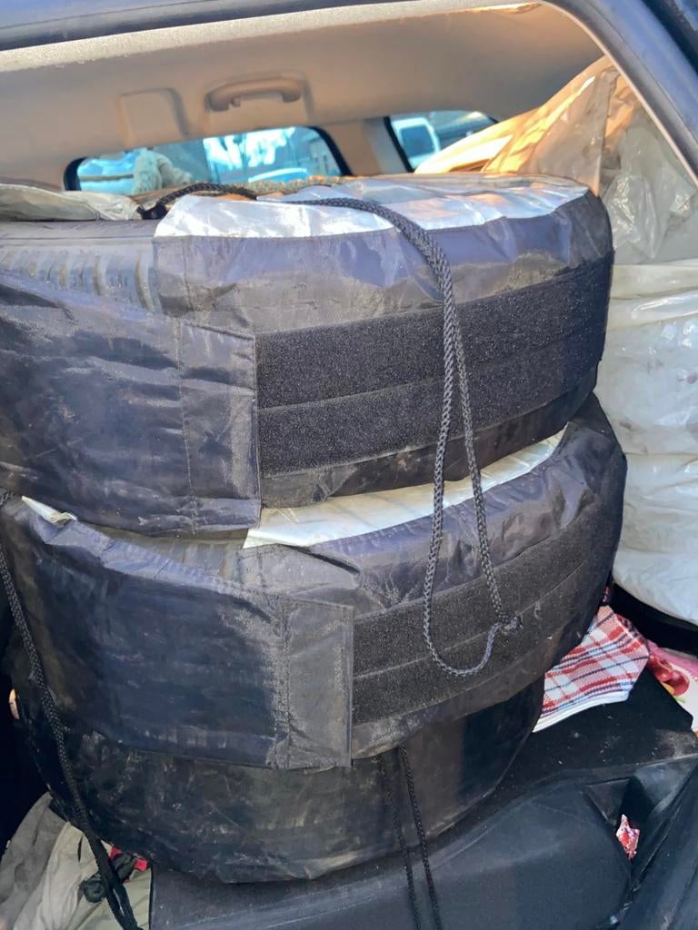 Pneus 195 65 r15 4 pneus + jantes avec housse de protection