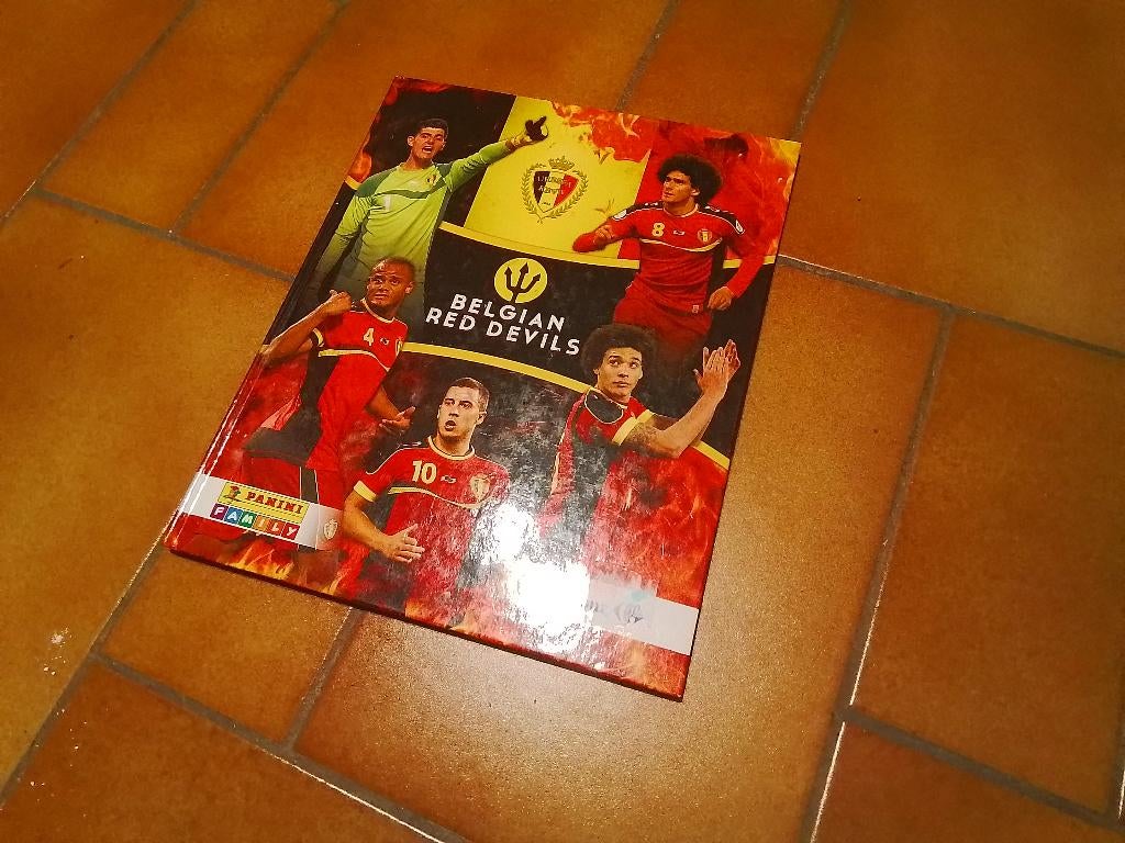 Panini album complet red devils 5 euros, Collections, Autocollants, Enlèvement, Comme neuf