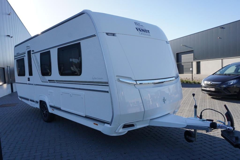 Nieuwe 4pers.Fendt met 2x1p bed, rondzit, tapijt in delen, Caravans en Kamperen, Caravans, Rondzit, Koelkast, Bedrijf, Fendt