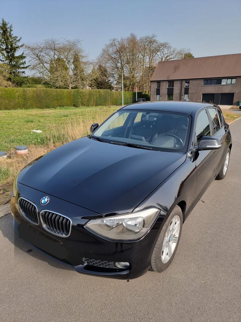 BMW 1 Serie 114i + set wielen met winterbanden, Autos, Euro 5, Achat, Boîte manuelle, Noir