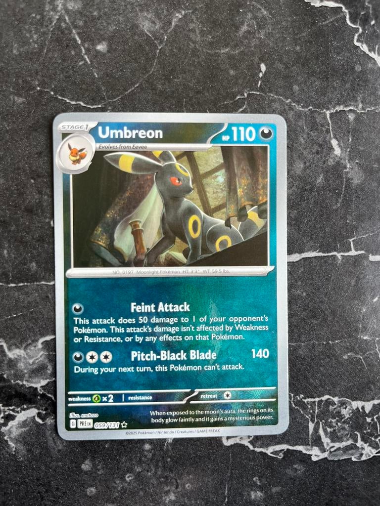 Umbreon 059/131 Prismatic Evolutions Pokeball, Enlèvement ou Envoi, Comme neuf