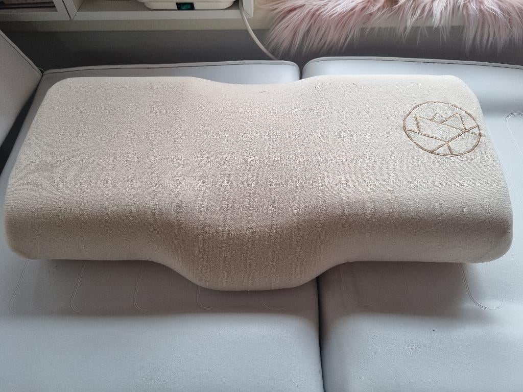 Kussen perfect eyelash, Ophalen, Zo goed als nieuw