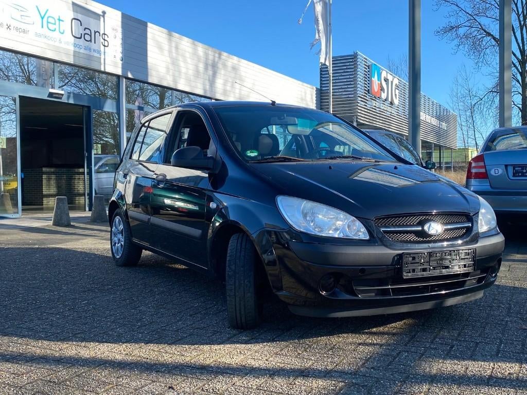 Hyundai getz met keuring verkoop en benzine, Auto's, Hyundai, Voorwielaandrijving, 4 deurs, Zwart, 4 cilinders