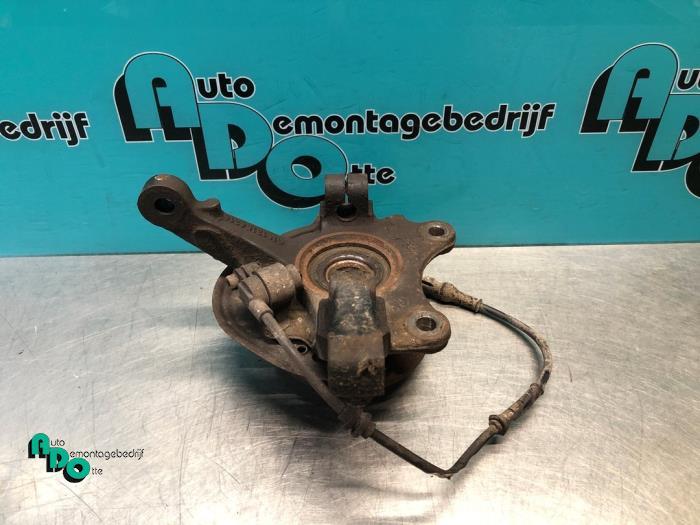 Fusee rechts-voor van een Opel Corsa (Corsa C 00-), Gebruikt, -, -, Opel