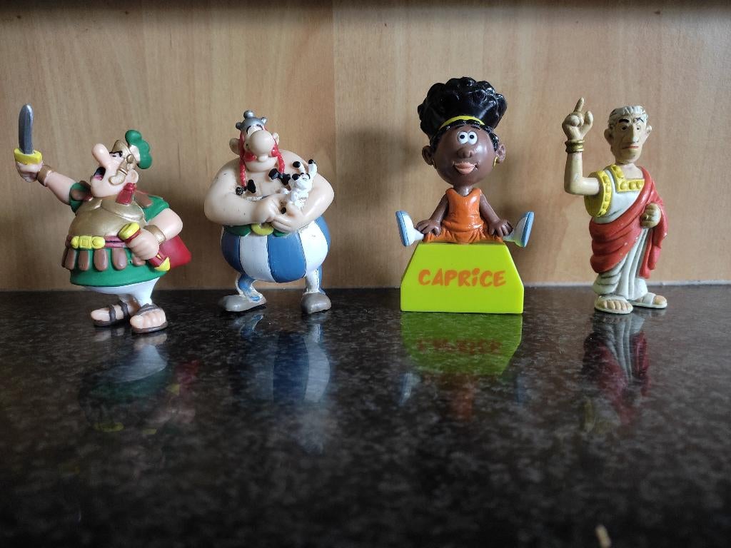 4 figurines (2) - vente à la pièce ou en lot., Collections, Enlèvement ou Envoi, Astérix et Obélix, Comme neuf, Statue ou Figurine