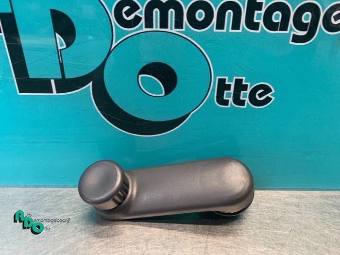 Manivelle de vitre d'un Renault Clio (Clio 3 06-), Autos : Pièces & Accessoires, Renault, -, 3 mois de garantie, Utilisé