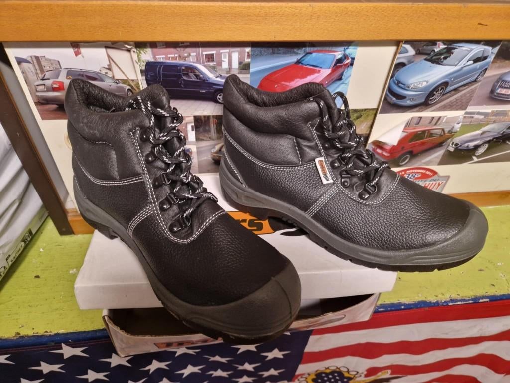 Chaussures de sécurité neuve taille 45 " Tralleurs ", Enlèvement, Neuf