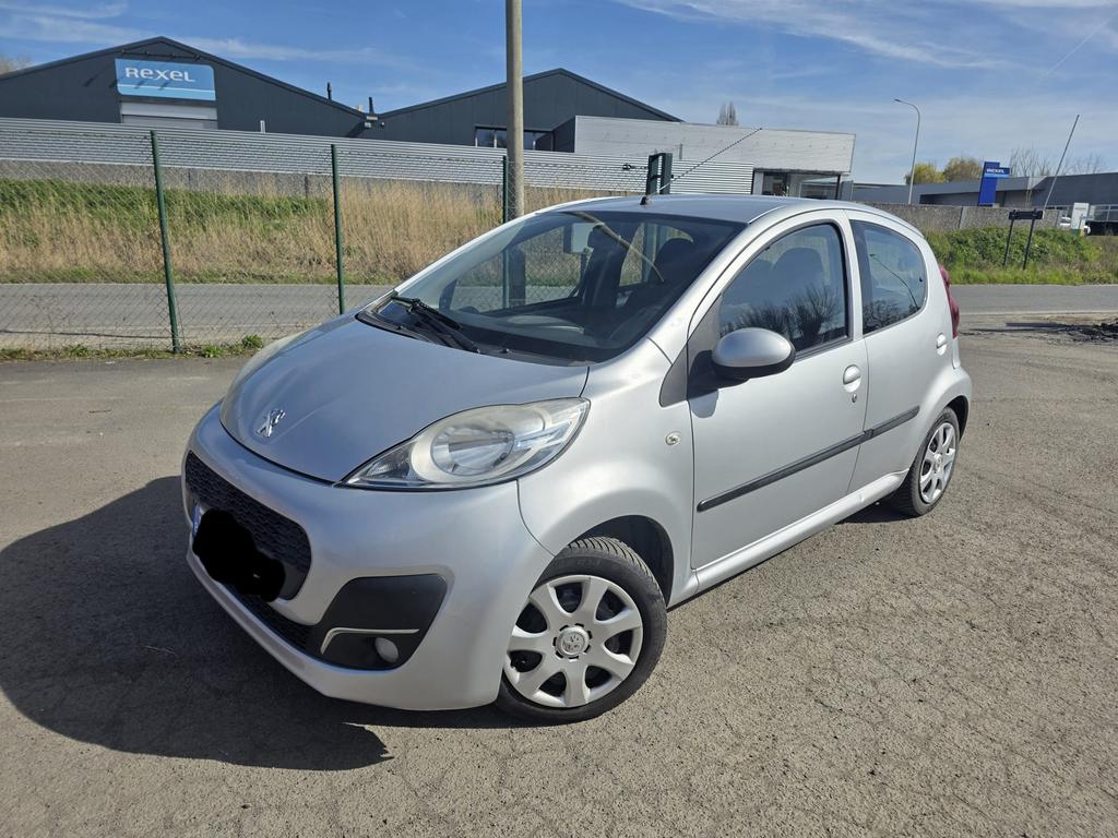 Peugeot 1.0i 2012, Auto's, Peugeot, Voorwielaandrijving, Handgeschakeld, Particulier, Zilver of Grijs