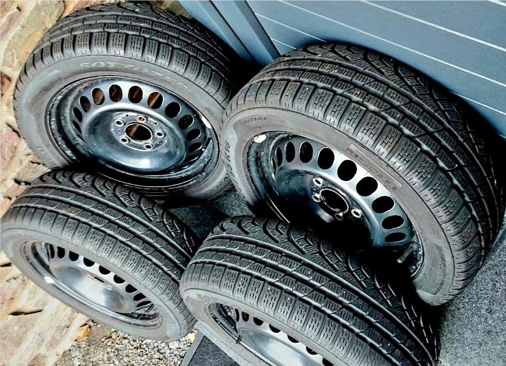 Jantes et pneus hiver 205/55-16 originales Mercedes, Pneus et Jantes, Pneus hiver, 16 pouces, 205 mm