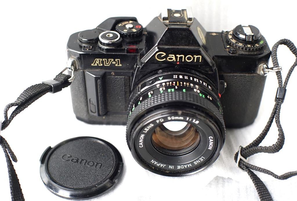 Canon AV 1 BLACK + Canon FD 50 mm 1.8, Enlèvement ou Envoi, Utilisé, Reflex miroir, Canon