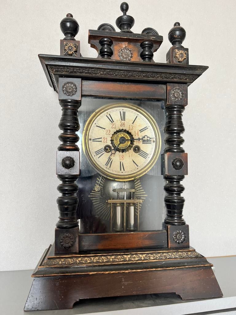 Jughans pendule - tafelklok, Ophalen