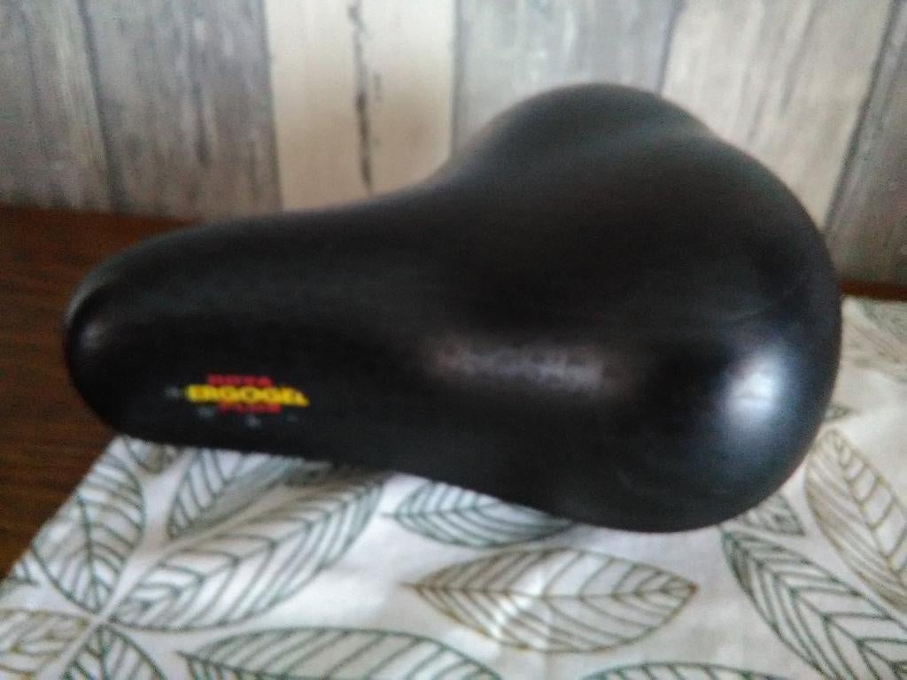 FIETSZADEL, Fietsen en Brommers, Fietsonderdelen, Ophalen of Verzenden, Zo goed als nieuw, Stadsfiets, Zadel