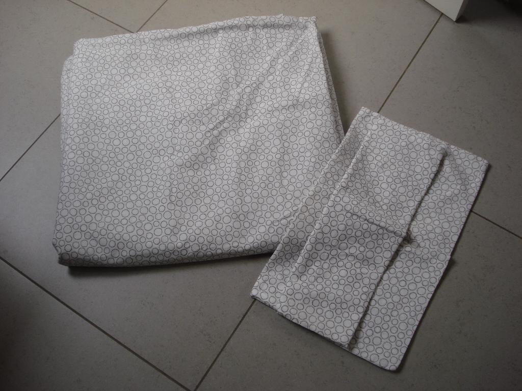 Ikea dekbedovertrek 240x220cm + 2 slopen, Huis en Inrichting, Slaapkamer | Beddengoed, Gebruikt, Dekbedovertrek, Tweepersoons