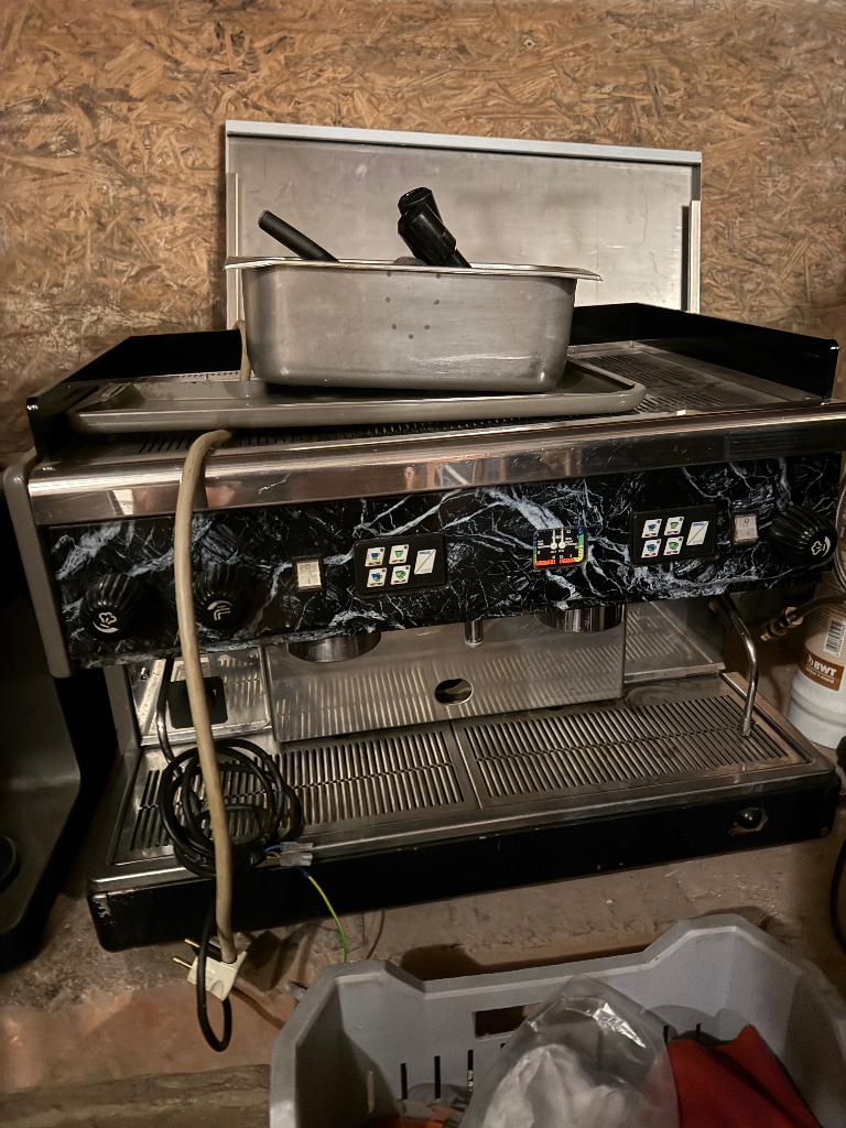 Koffiemachine - Italiaans, Elektronische apparatuur, Koffiezetapparaten, 2 tot 4 kopjes, Ophalen, Zo goed als nieuw, Koffiemachine