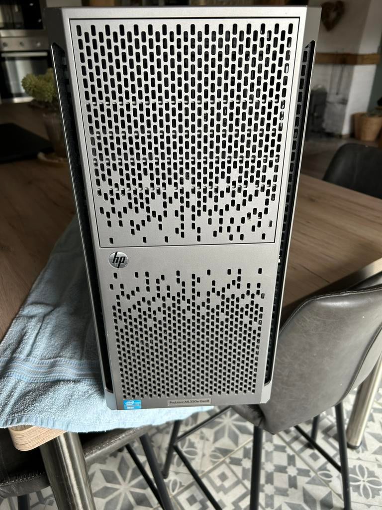 Serveur hp proliant ml350e, Computers en Software, Servers, Ophalen, Zo goed als nieuw