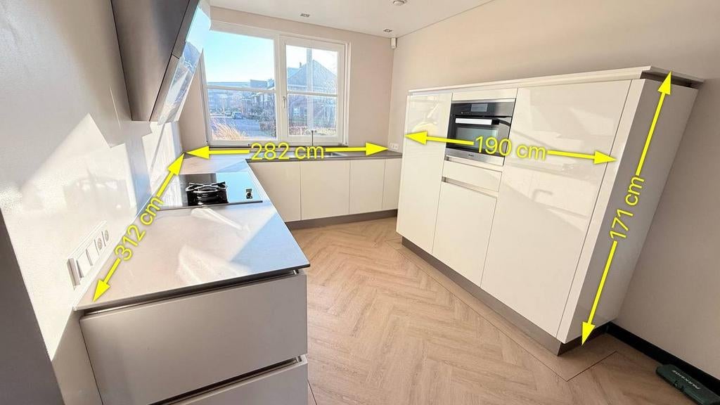 #16 Prachtige modern uitgeruste keuken, Ophalen, Composiet, Hoekkeuken, Greeploos