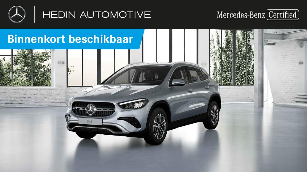 Mercedes-Benz GLA-klasse GLA 180 Essential Line Verwarmde Ze, Auto's, Stof, Zwart, 4 cilinders, 136 pk
