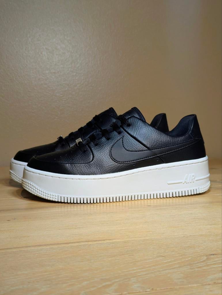 Nike Air Force 1 Sage Low Black - Maat 38, Kleding | Dames, Schoenen, Zwart, Nike, Ophalen of Verzenden, Zo goed als nieuw
