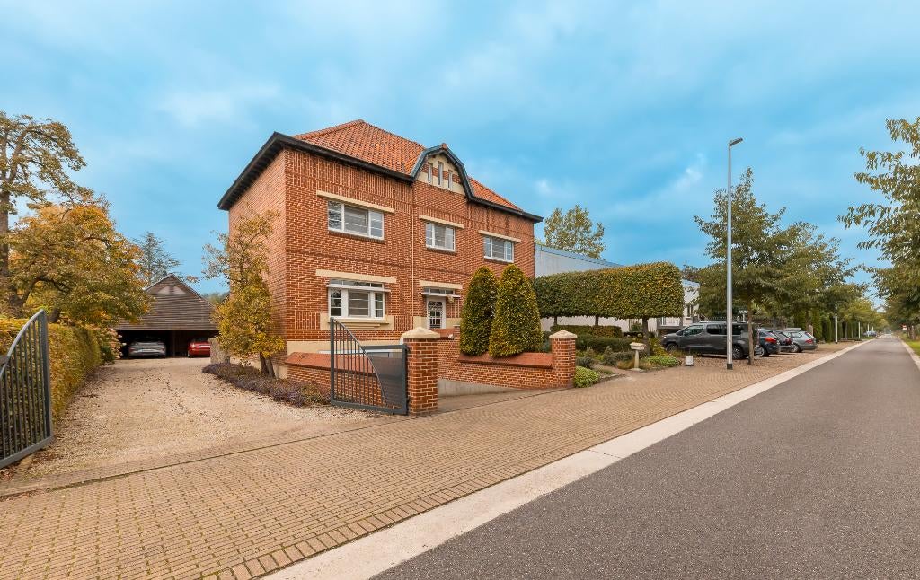 TE KOOP: handelspand/bedrijfspand met woonfunctie in Bocholt, Immo, Woning met bedrijfsruimte, Provincie Limburg, 1500 m² of meer