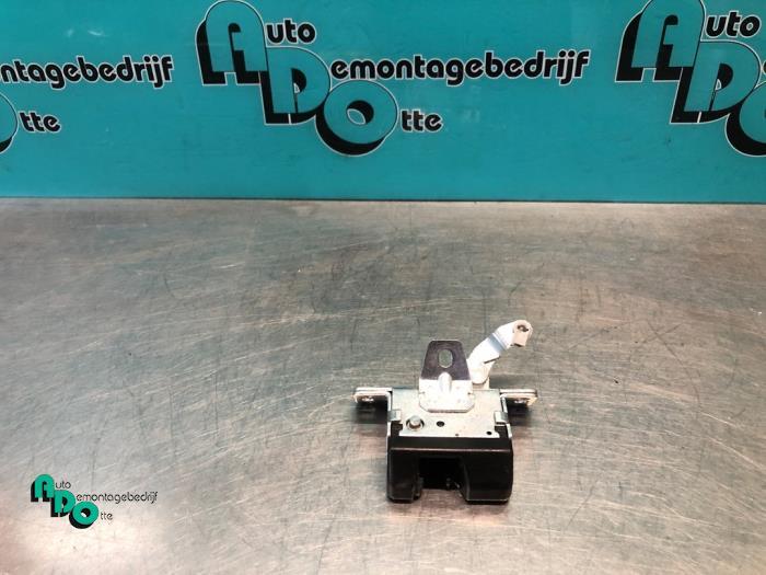 Mécanique de verrouillage hayon d'un Opel Corsa (Corsa C 00, -, Opel, 3 mois de garantie, Utilisé